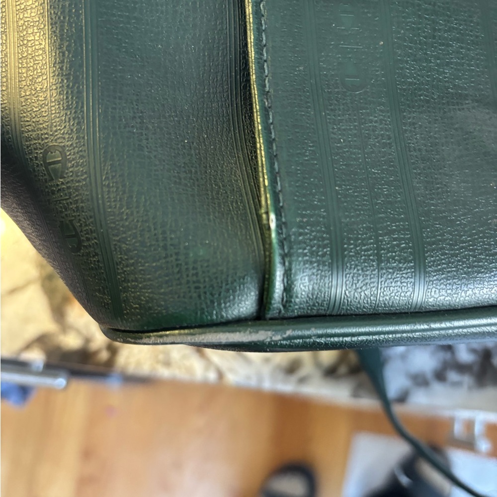 Etienne Aigner vintage hunter green bucket bag. - Picture 8 of 12